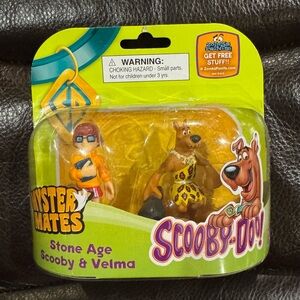 BUNDLE: Thermos Mystery Machine Lunch Bag & Scooby & Velma Action Figures Set